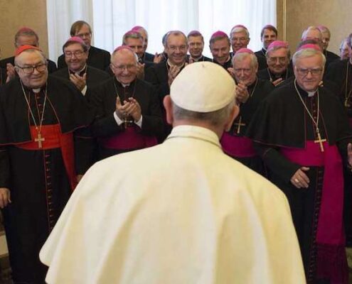 Pope Francis meets with German bishops in 2015. Image: Vatican Media.
